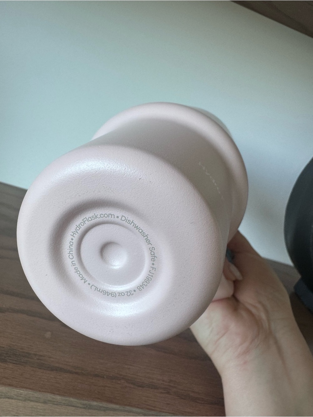 Hydroflask 32 Oz Tumblr in Pink - Picture 3 of 6